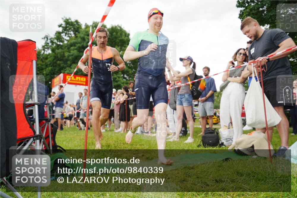 21.06.2026 - 29. Vierlanden-Triathlon LAZAROV Photography http://msf.ph/oto/9840339 21.06.2026 10:08:15 Schwimmen 393, 399, 452, 459, 473, 478 meine-sportfotos.de