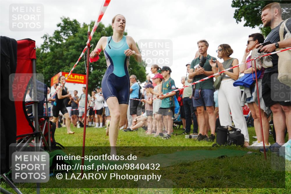 21.06.2026 - 29. Vierlanden-Triathlon LAZAROV Photography http://msf.ph/oto/9840432 21.06.2026 10:15:04 Schwimmen 509, 545 meine-sportfotos.de