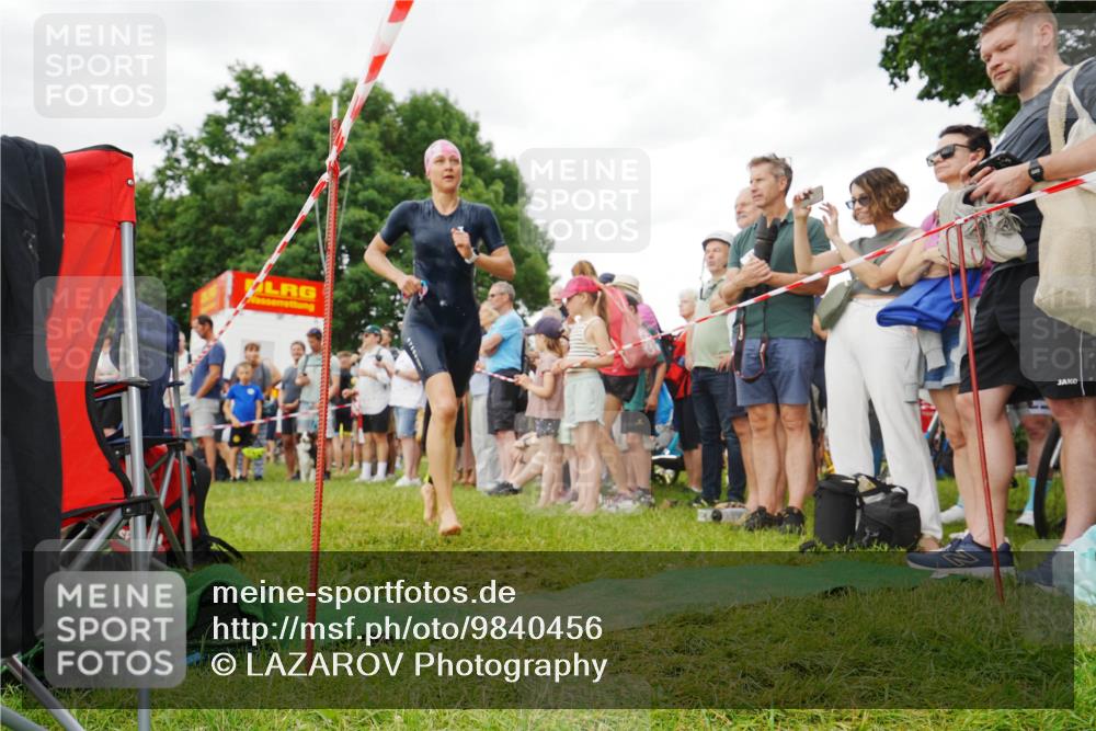 21.06.2026 - 29. Vierlanden-Triathlon LAZAROV Photography http://msf.ph/oto/9840456 21.06.2026 10:16:00 Schwimmen 552, 562 meine-sportfotos.de
