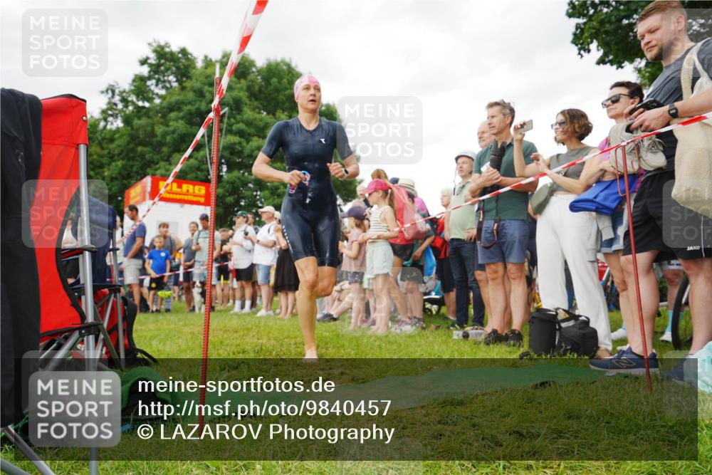 21.06.2026 - 29. Vierlanden-Triathlon LAZAROV Photography http://msf.ph/oto/9840457 21.06.2026 10:16:00 Schwimmen 552, 562 meine-sportfotos.de