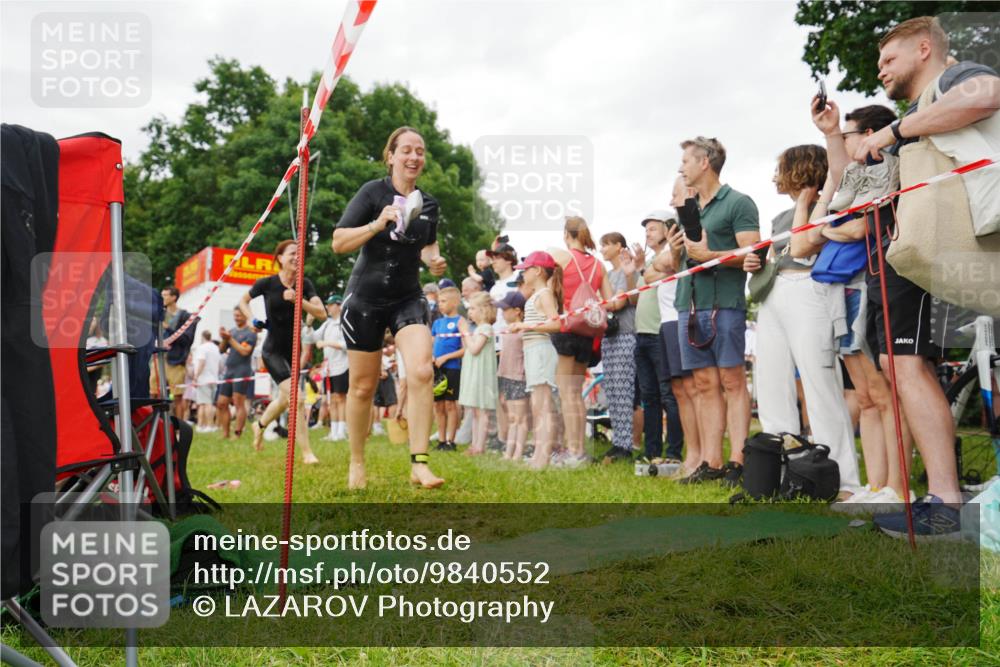 21.06.2026 - 29. Vierlanden-Triathlon LAZAROV Photography http://msf.ph/oto/9840552 21.06.2026 10:18:00 Schwimmen 481, 553, 563 meine-sportfotos.de