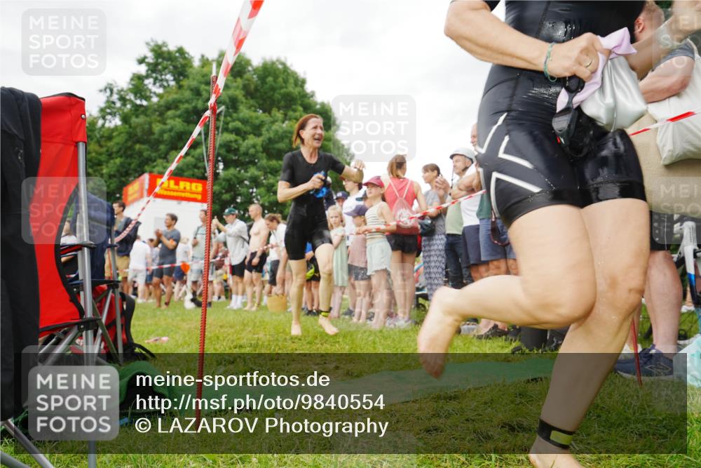 21.06.2026 - 29. Vierlanden-Triathlon LAZAROV Photography http://msf.ph/oto/9840554 21.06.2026 10:18:01 Schwimmen 481, 553, 563 meine-sportfotos.de