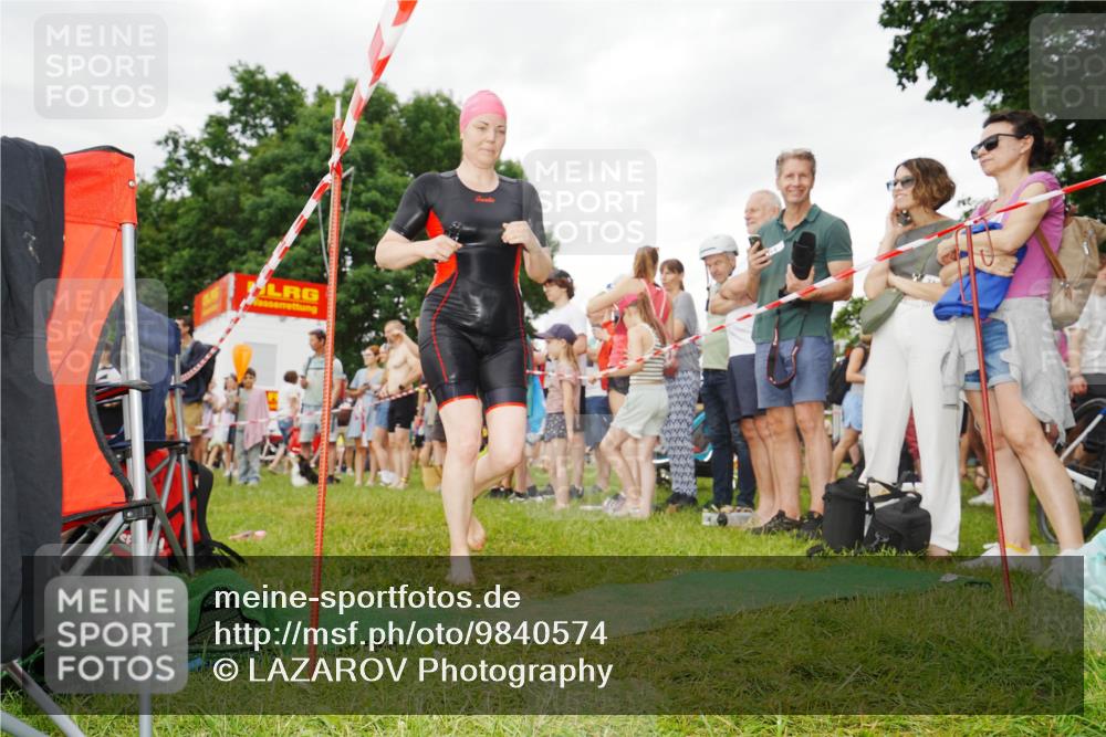 21.06.2026 - 29. Vierlanden-Triathlon LAZAROV Photography http://msf.ph/oto/9840574 21.06.2026 10:18:22 Schwimmen 494, 592 meine-sportfotos.de