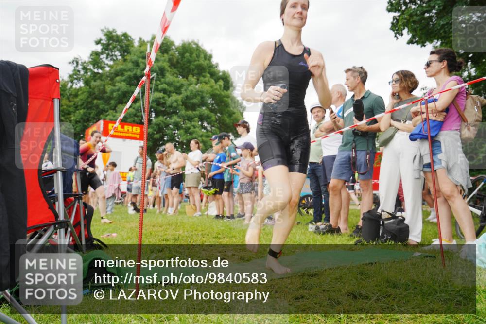 21.06.2026 - 29. Vierlanden-Triathlon LAZAROV Photography http://msf.ph/oto/9840583 21.06.2026 10:18:33 Schwimmen 499, 571, 592, 606, 618 meine-sportfotos.de