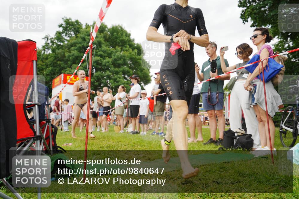 21.06.2026 - 29. Vierlanden-Triathlon LAZAROV Photography http://msf.ph/oto/9840647 21.06.2026 10:19:38 Schwimmen 502, 518, 522, 527, 534, 548, 566, 580, 594, 603 meine-sportfotos.de