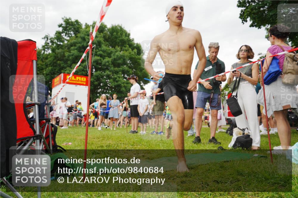 21.06.2026 - 29. Vierlanden-Triathlon LAZAROV Photography http://msf.ph/oto/9840684 21.06.2026 10:20:23 Schwimmen 366, 572 meine-sportfotos.de