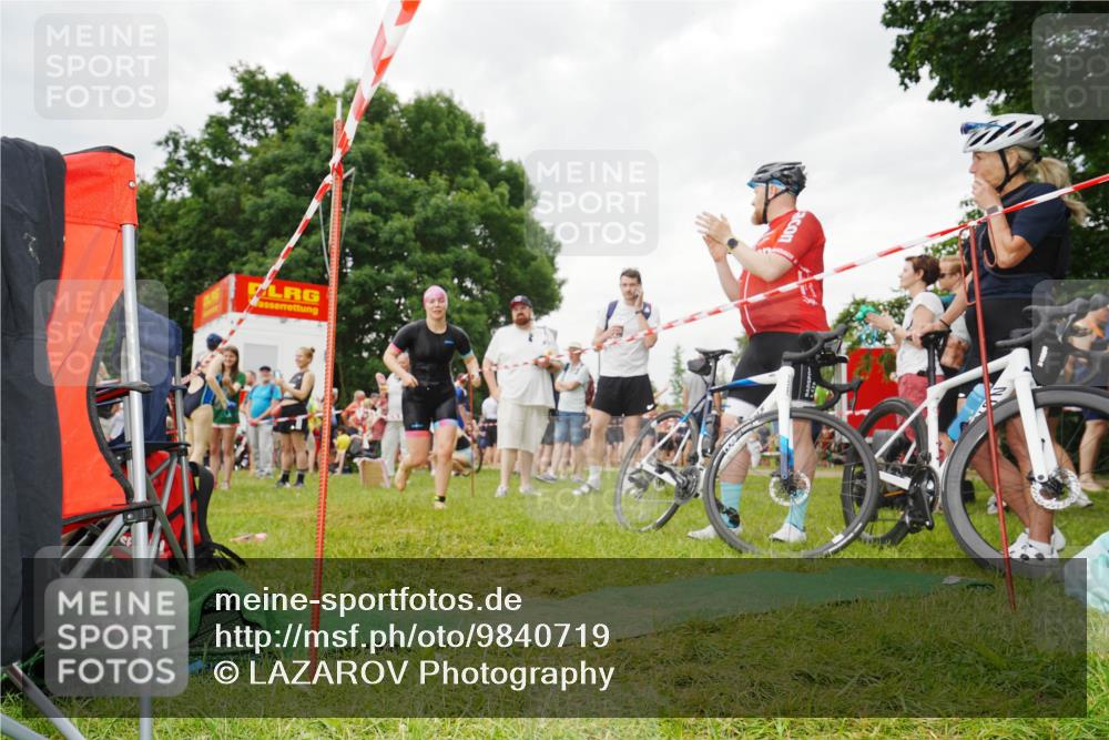 21.06.2026 - 29. Vierlanden-Triathlon LAZAROV Photography http://msf.ph/oto/9840719 21.06.2026 10:24:03 Schwimmen 560 meine-sportfotos.de