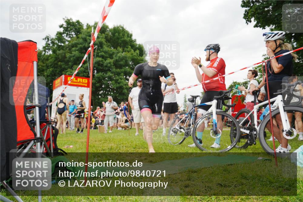 21.06.2026 - 29. Vierlanden-Triathlon LAZAROV Photography http://msf.ph/oto/9840721 21.06.2026 10:24:04 Schwimmen 560 meine-sportfotos.de
