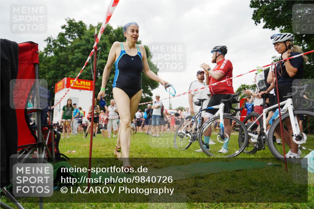 21.06.2026 - 29. Vierlanden-Triathlon LAZAROV Photography http://msf.ph/oto/9840726 21.06.2026 10:24:11 Schwimmen 560, 589, 611 meine-sportfotos.de