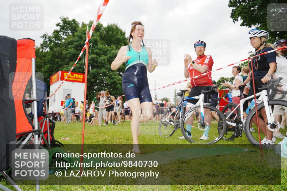 21.06.2026 - 29. Vierlanden-Triathlon LAZAROV Photography http://msf.ph/oto/9840730 21.06.2026 10:24:13 Schwimmen 589, 611 meine-sportfotos.de