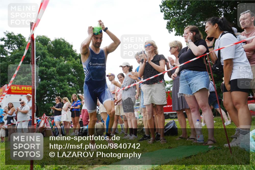 21.06.2026 - 29. Vierlanden-Triathlon LAZAROV Photography http://msf.ph/oto/9840742 21.06.2026 10:54:51 Schwimmen 667, 704 meine-sportfotos.de