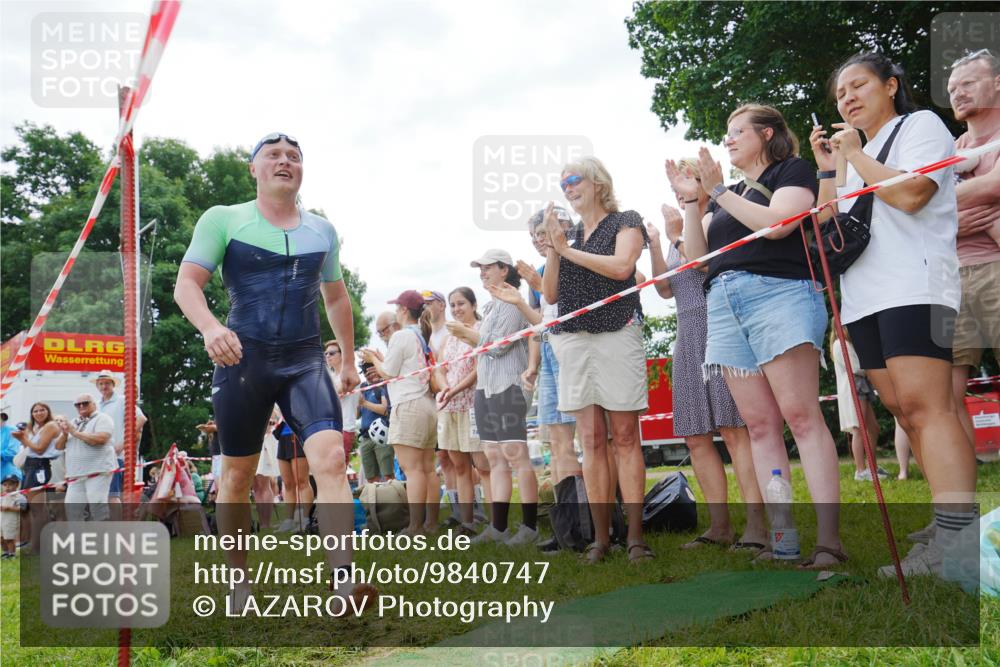 21.06.2026 - 29. Vierlanden-Triathlon LAZAROV Photography http://msf.ph/oto/9840747 21.06.2026 10:55:12 Schwimmen 97, 679 meine-sportfotos.de