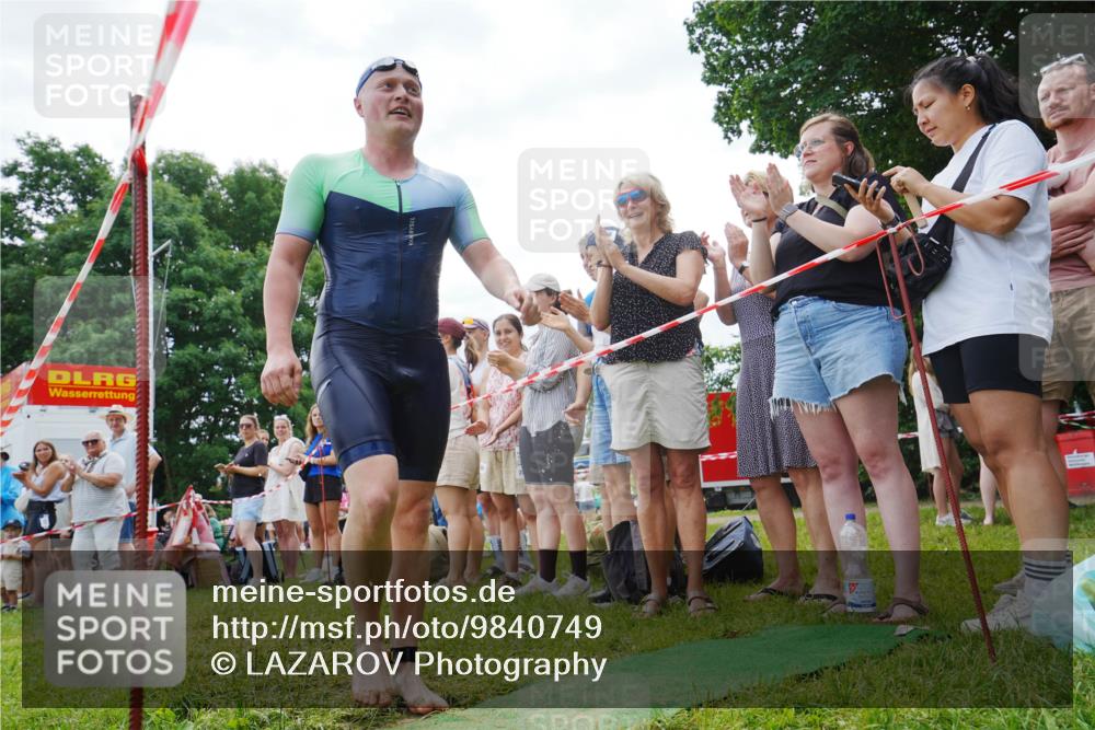 21.06.2026 - 29. Vierlanden-Triathlon LAZAROV Photography http://msf.ph/oto/9840749 21.06.2026 10:55:12 Schwimmen 97, 679 meine-sportfotos.de