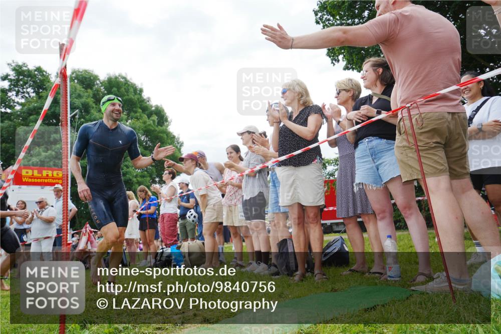21.06.2026 - 29. Vierlanden-Triathlon LAZAROV Photography http://msf.ph/oto/9840756 21.06.2026 10:55:49 Schwimmen 637, 663, 739, 742, 753 meine-sportfotos.de