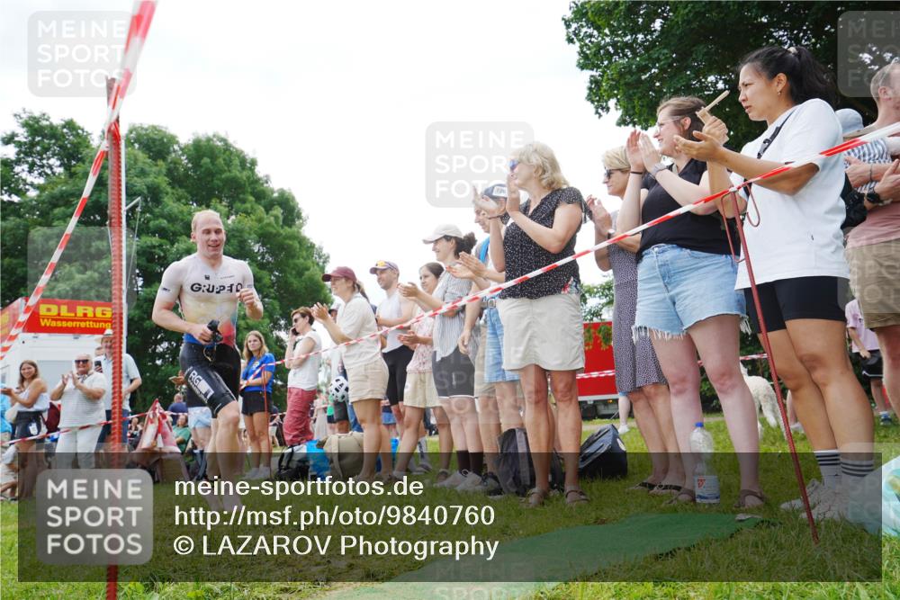 21.06.2026 - 29. Vierlanden-Triathlon LAZAROV Photography http://msf.ph/oto/9840760 21.06.2026 10:56:35 Schwimmen 654 meine-sportfotos.de