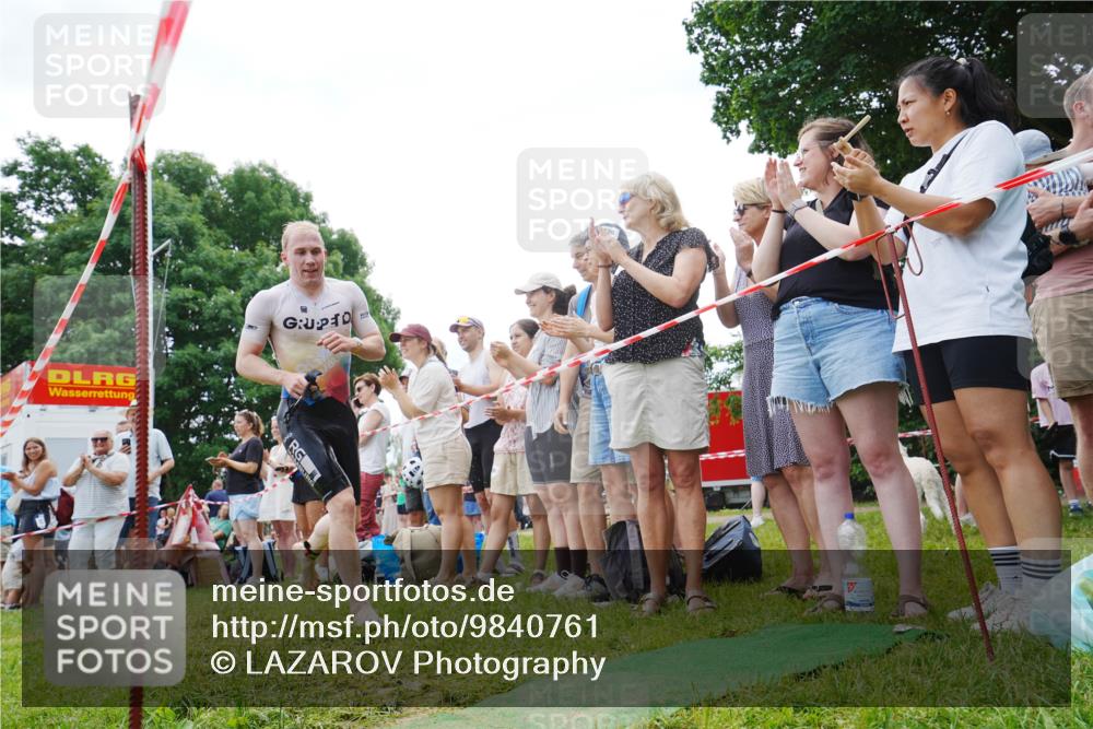 21.06.2026 - 29. Vierlanden-Triathlon LAZAROV Photography http://msf.ph/oto/9840761 21.06.2026 10:56:35 Schwimmen 654 meine-sportfotos.de
