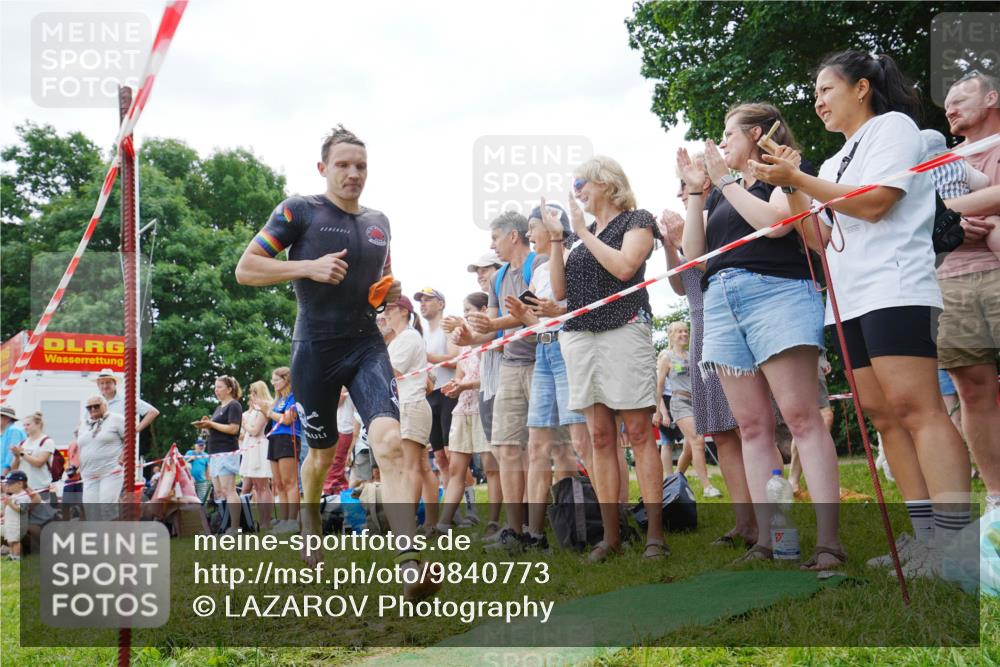 21.06.2026 - 29. Vierlanden-Triathlon LAZAROV Photography http://msf.ph/oto/9840773 21.06.2026 10:57:15 Schwimmen 701, 726, 740 meine-sportfotos.de
