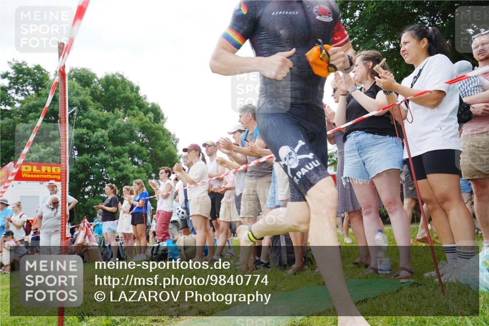21.06.2026 - 29. Vierlanden-Triathlon LAZAROV Photography http://msf.ph/oto/9840774 21.06.2026 10:57:15 Schwimmen 701, 726, 740 meine-sportfotos.de
