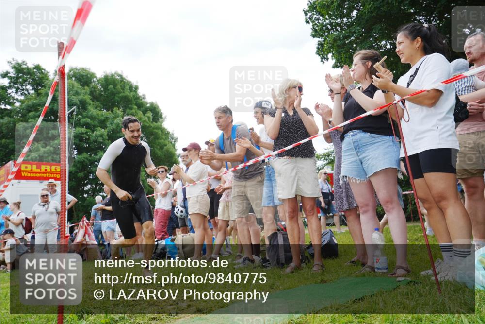 21.06.2026 - 29. Vierlanden-Triathlon LAZAROV Photography http://msf.ph/oto/9840775 21.06.2026 10:57:18 Schwimmen 701, 726, 740 meine-sportfotos.de