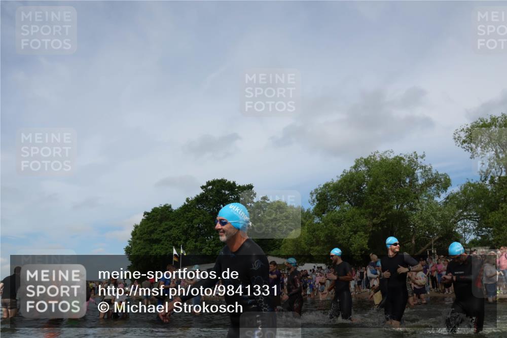 21.06.2026 - Viking Triathlon Michael Strokosch http://msf.ph/oto/9841331 21.06.2026 10:09:32 Schwimmen 52, 61, 117, 174, 244, 264, 305, 309, 357, 379, 417, 439, 491, 512, 515, 557 meine-sportfotos.de