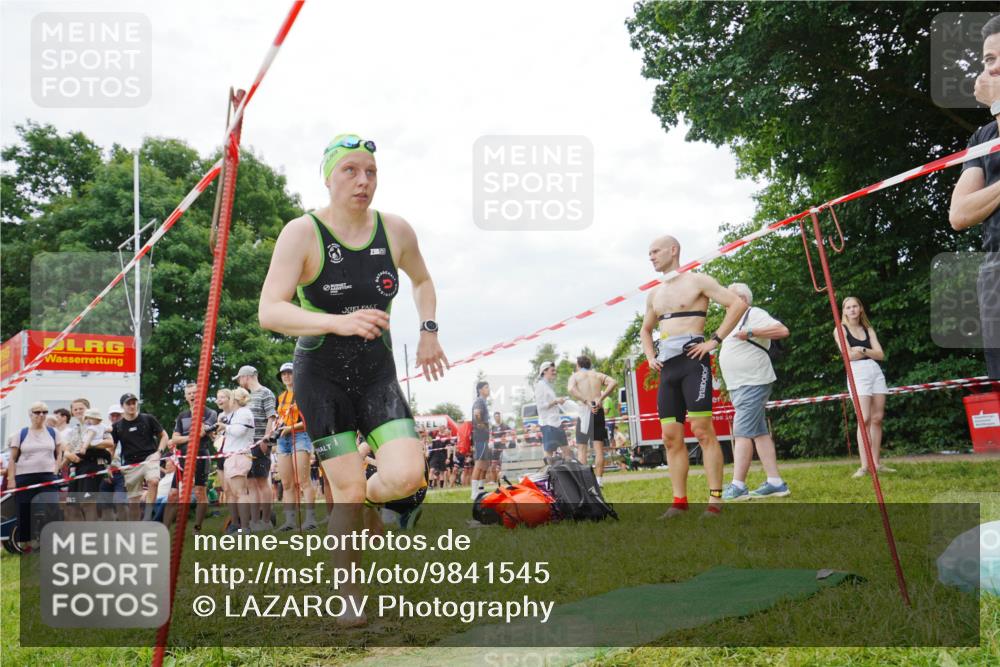 21.06.2026 - 29. Vierlanden-Triathlon LAZAROV Photography http://msf.ph/oto/9841545 21.06.2026 12:27:45 Schwimmen 1002, 1007 meine-sportfotos.de