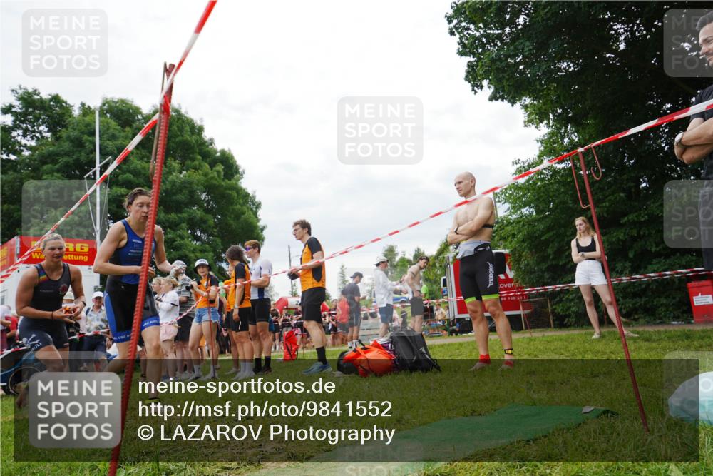 21.06.2026 - 29. Vierlanden-Triathlon LAZAROV Photography http://msf.ph/oto/9841552 21.06.2026 12:28:13 Schwimmen 991, 1006, 1015, 1017 meine-sportfotos.de