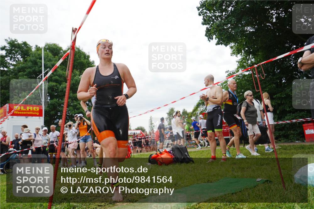 21.06.2026 - 29. Vierlanden-Triathlon LAZAROV Photography http://msf.ph/oto/9841564 21.06.2026 12:28:42 Schwimmen 982, 985, 997, 1018 meine-sportfotos.de