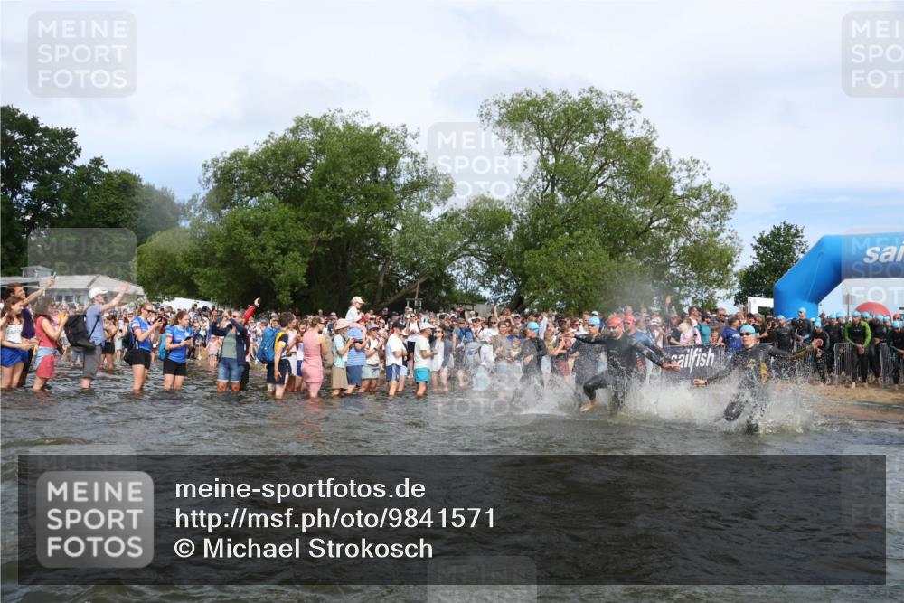 21.06.2026 - Viking Triathlon Michael Strokosch http://msf.ph/oto/9841571 21.06.2026 10:00:57 Schwimmen 17, 27, 42, 74, 98, 119, 218, 454, 466, 506, 565, 569, 623, 640, 643 meine-sportfotos.de