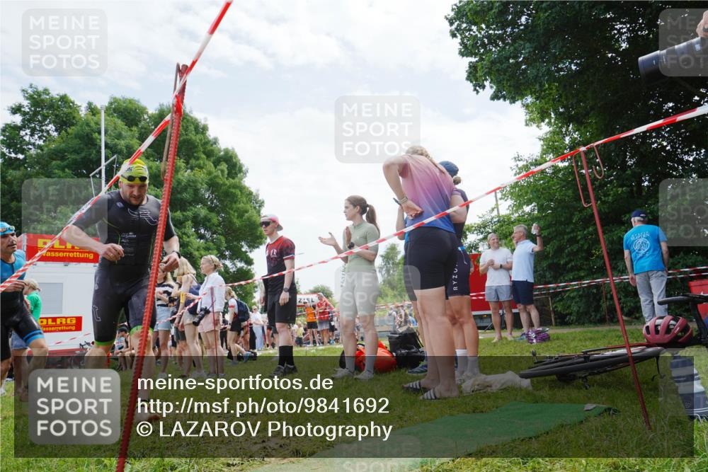 21.06.2026 - 29. Vierlanden-Triathlon LAZAROV Photography http://msf.ph/oto/9841692 21.06.2026 13:00:44 Schwimmen 1031, 1054, 1078 meine-sportfotos.de
