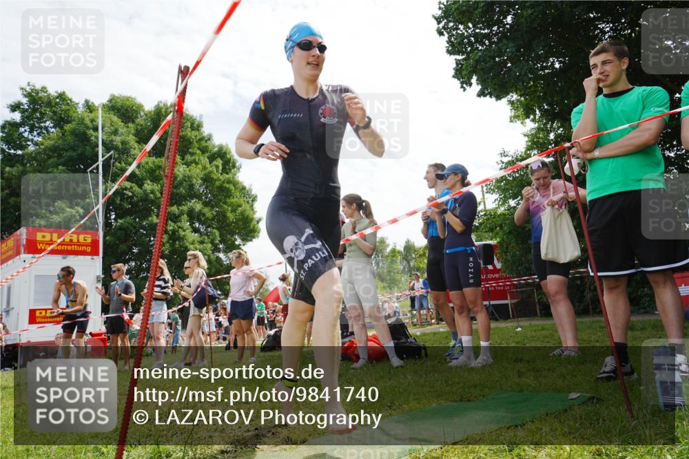 21.06.2026 - 29. Vierlanden-Triathlon LAZAROV Photography http://msf.ph/oto/9841740 21.06.2026 13:08:27 Schwimmen 1111, 1130, 1139 meine-sportfotos.de