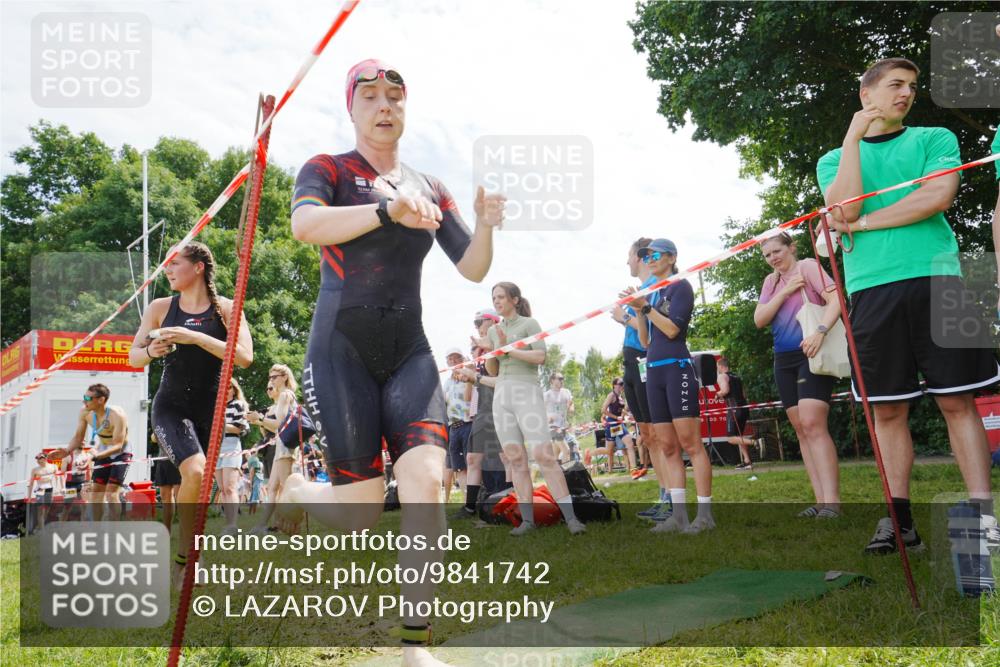 21.06.2026 - 29. Vierlanden-Triathlon LAZAROV Photography http://msf.ph/oto/9841742 21.06.2026 13:08:31 Schwimmen 1111, 1130, 1139 meine-sportfotos.de
