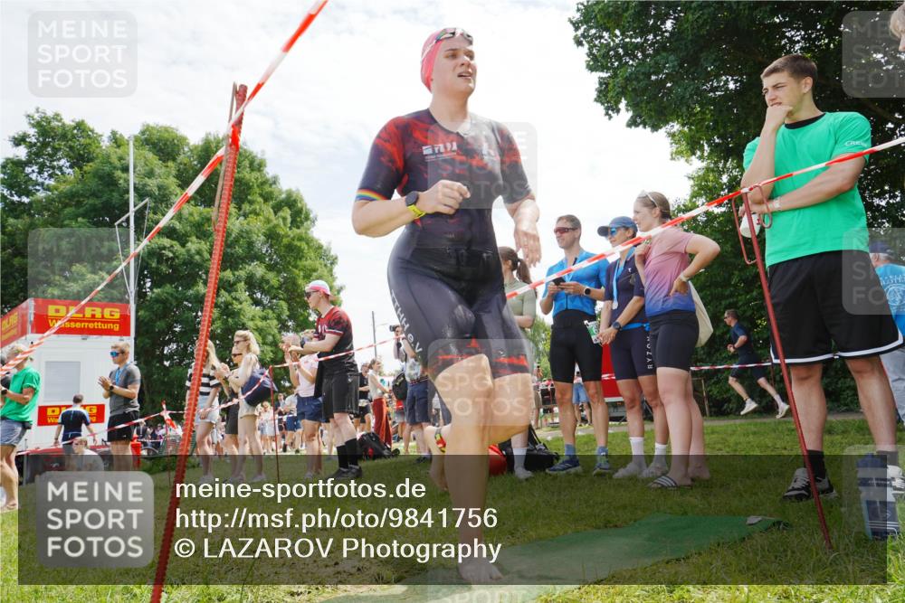 21.06.2026 - 29. Vierlanden-Triathlon LAZAROV Photography http://msf.ph/oto/9841756 21.06.2026 13:09:41 Schwimmen 1110, 1132, 1154 meine-sportfotos.de
