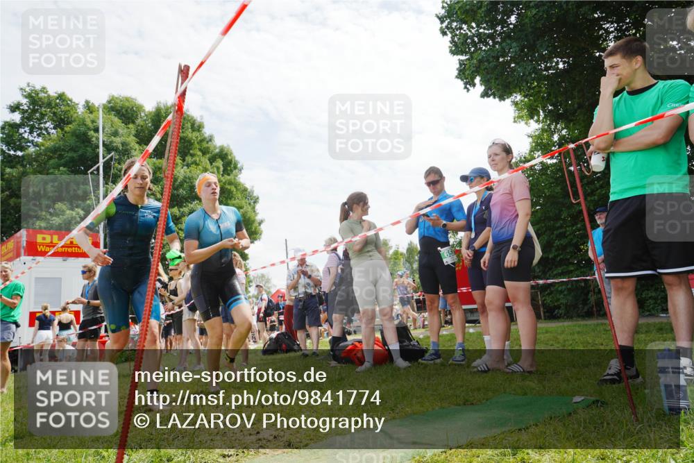 21.06.2026 - 29. Vierlanden-Triathlon LAZAROV Photography http://msf.ph/oto/9841774 21.06.2026 13:10:05 Schwimmen 1118, 1123, 1134 meine-sportfotos.de