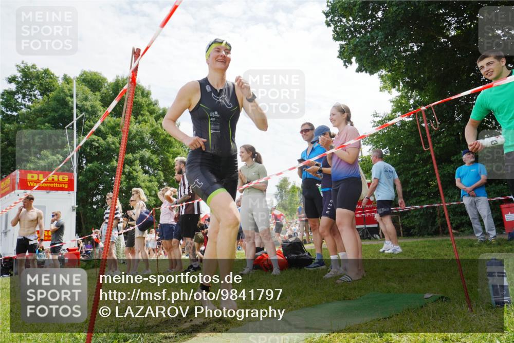 21.06.2026 - 29. Vierlanden-Triathlon LAZAROV Photography http://msf.ph/oto/9841797 21.06.2026 13:11:29 Schwimmen 1155, 1158 meine-sportfotos.de