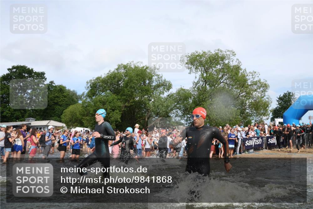 21.06.2026 - Viking Triathlon Michael Strokosch http://msf.ph/oto/9841868 21.06.2026 10:01:50 Schwimmen 30, 38, 194, 238, 265, 285, 332, 343, 391, 432, 543, 621, 644, 648, 664 meine-sportfotos.de