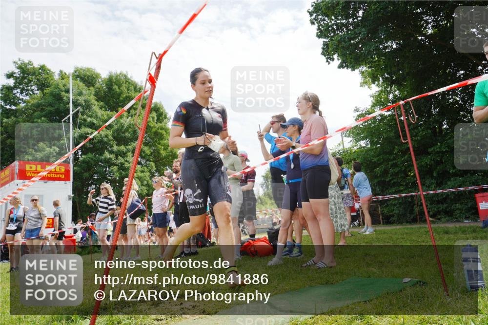21.06.2026 - 29. Vierlanden-Triathlon LAZAROV Photography http://msf.ph/oto/9841886 21.06.2026 13:12:08 Schwimmen 1115, 1153, 1159 meine-sportfotos.de