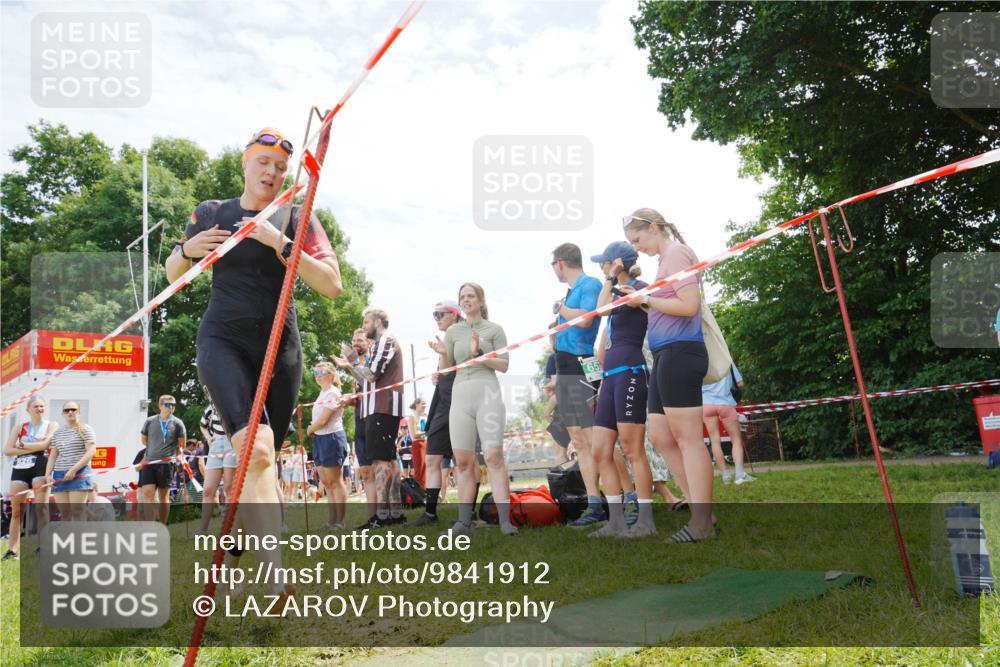 21.06.2026 - 29. Vierlanden-Triathlon LAZAROV Photography http://msf.ph/oto/9841912 21.06.2026 13:12:35 Schwimmen 1107, 1112, 1163 meine-sportfotos.de