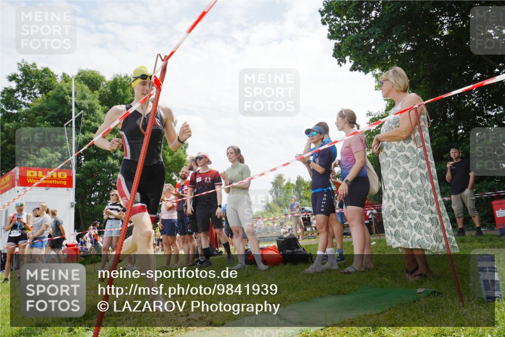 21.06.2026 - 29. Vierlanden-Triathlon LAZAROV Photography http://msf.ph/oto/9841939 21.06.2026 13:13:21 Schwimmen 1106, 1109 meine-sportfotos.de