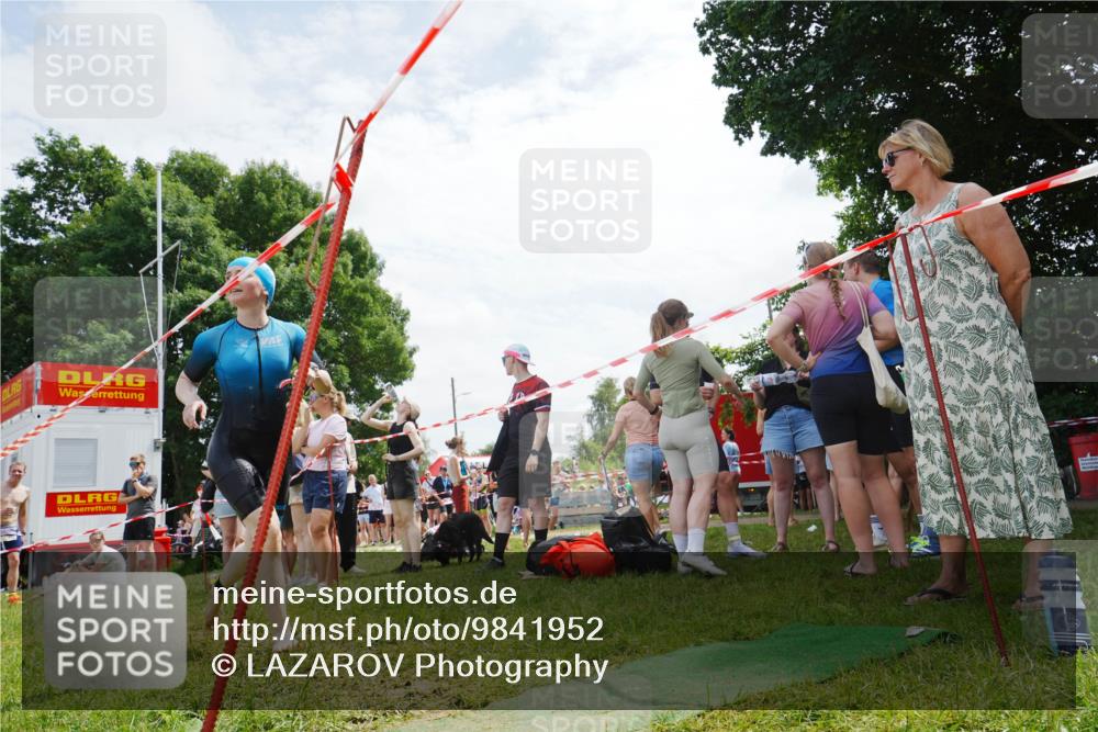 21.06.2026 - 29. Vierlanden-Triathlon LAZAROV Photography http://msf.ph/oto/9841952 21.06.2026 13:15:02 Schwimmen 1137 meine-sportfotos.de