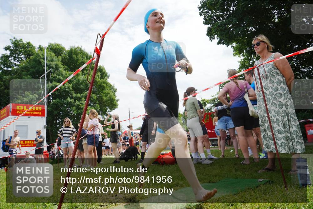 21.06.2026 - 29. Vierlanden-Triathlon LAZAROV Photography http://msf.ph/oto/9841956 21.06.2026 13:15:03 Schwimmen 1137, 1160 meine-sportfotos.de