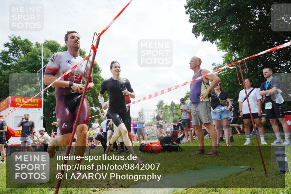 21.06.2026 - 29. Vierlanden-Triathlon LAZAROV Photography http://msf.ph/oto/9842007 21.06.2026 13:23:51 Schwimmen 1191, 1207, 1218 meine-sportfotos.de