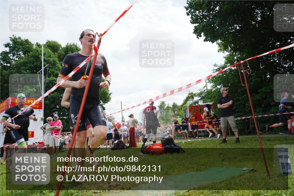 21.06.2026 - 29. Vierlanden-Triathlon LAZAROV Photography http://msf.ph/oto/9842131 21.06.2026 13:27:23 Schwimmen 1095, 1174, 1199, 1224 meine-sportfotos.de