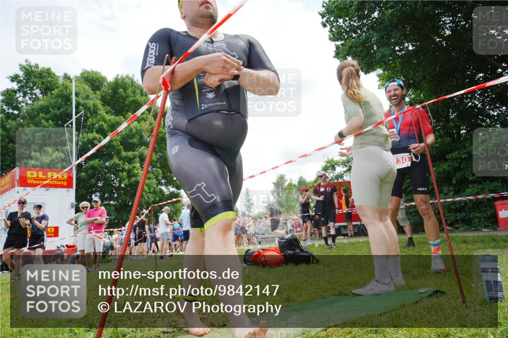21.06.2026 - 29. Vierlanden-Triathlon LAZAROV Photography http://msf.ph/oto/9842147 21.06.2026 13:27:36 Schwimmen 1171, 1202, 1210 meine-sportfotos.de