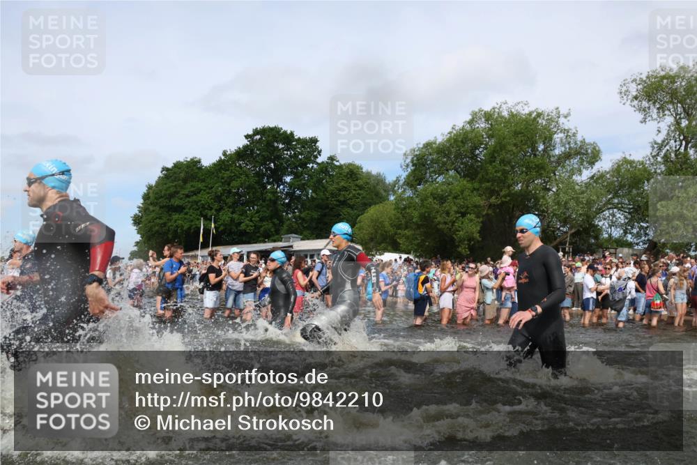 21.06.2026 - Viking Triathlon Michael Strokosch http://msf.ph/oto/9842210 21.06.2026 10:02:49 Schwimmen 16, 20, 64, 73, 111, 171, 186, 219, 315, 372, 440, 530, 553, 634, 636, 653 meine-sportfotos.de