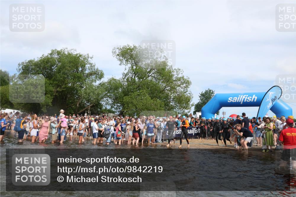 21.06.2026 - Viking Triathlon Michael Strokosch http://msf.ph/oto/9842219 21.06.2026 10:02:51 Schwimmen 16, 20, 64, 73, 111, 171, 219, 315, 372, 440, 530, 553, 634, 636, 653 meine-sportfotos.de