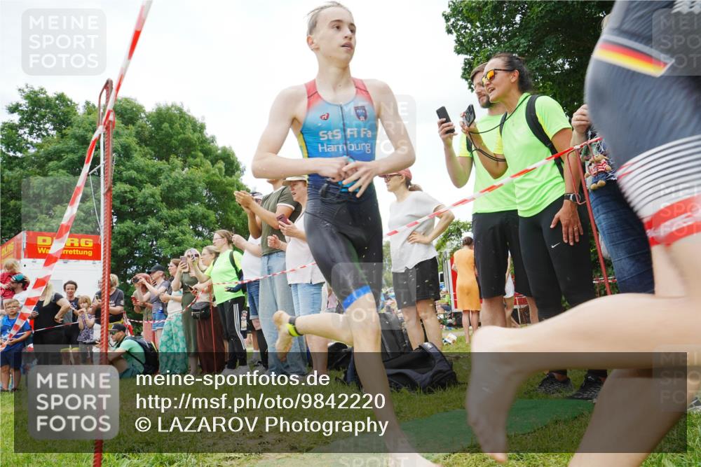 21.06.2026 - 29. Vierlanden-Triathlon LAZAROV Photography http://msf.ph/oto/9842220 21.06.2026 14:36:33 Schwimmen 1239, 1247, 1262 meine-sportfotos.de