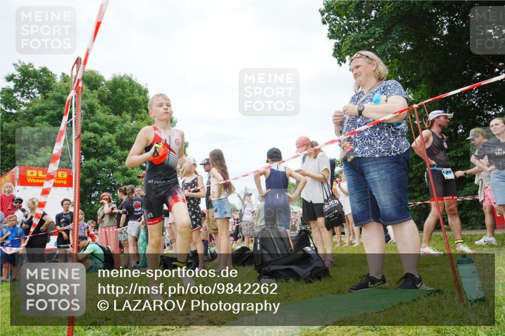 21.06.2026 - 29. Vierlanden-Triathlon LAZAROV Photography http://msf.ph/oto/9842262 21.06.2026 14:37:58 Schwimmen 1253, 1268, 1270 meine-sportfotos.de