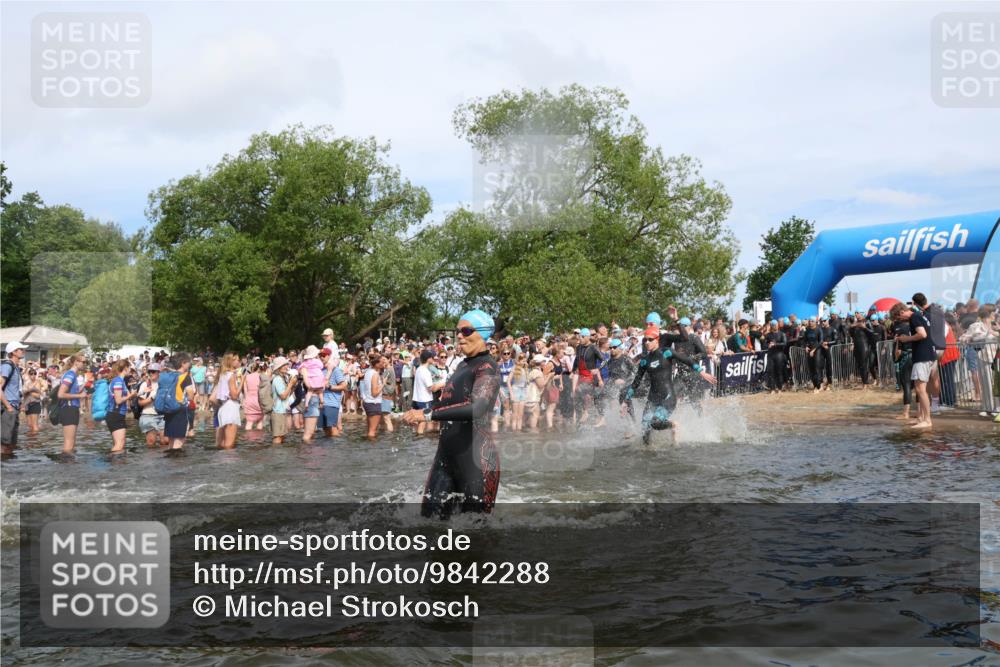 21.06.2026 - Viking Triathlon Michael Strokosch http://msf.ph/oto/9842288 21.06.2026 10:03:02 Schwimmen 64, 80, 82, 111, 199, 219, 233, 395, 407, 475, 530, 545, 546, 612, 634 meine-sportfotos.de