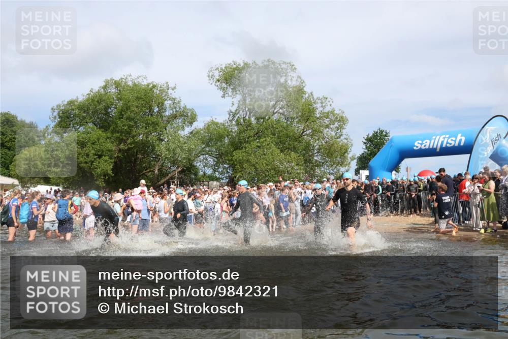 21.06.2026 - Viking Triathlon Michael Strokosch http://msf.ph/oto/9842321 21.06.2026 10:03:08 Schwimmen 49, 80, 82, 170, 199, 200, 208, 233, 348, 352, 356, 395, 404, 407, 475, 545, 546, 612 meine-sportfotos.de