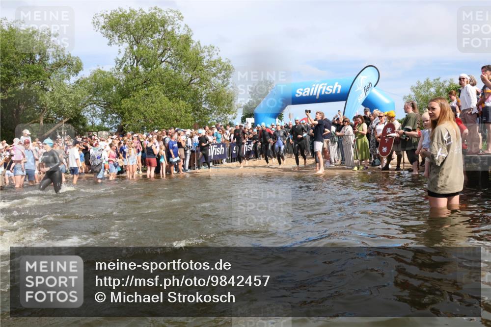 21.06.2026 - Viking Triathlon Michael Strokosch http://msf.ph/oto/9842457 21.06.2026 10:03:35 Schwimmen 53, 84, 95, 143, 229, 251, 303, 323, 327, 340, 423, 457, 458, 559, 656 meine-sportfotos.de